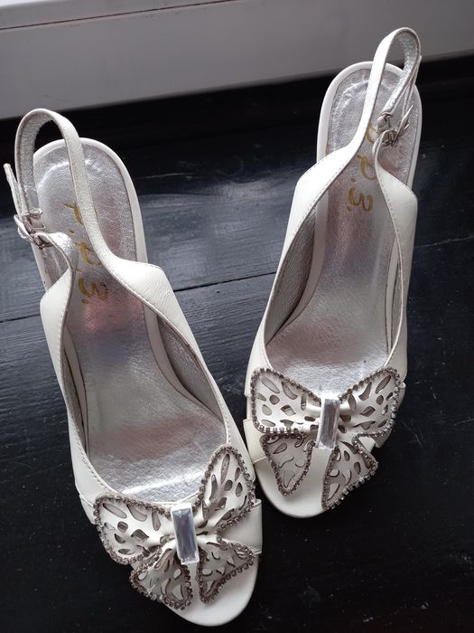 Босоніжки шкіряні, 36 розмір