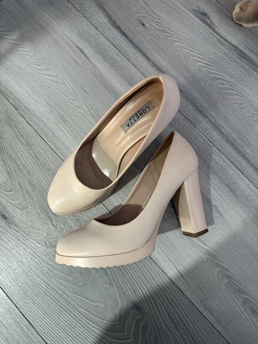 Бежеві туфлі 36 розмір