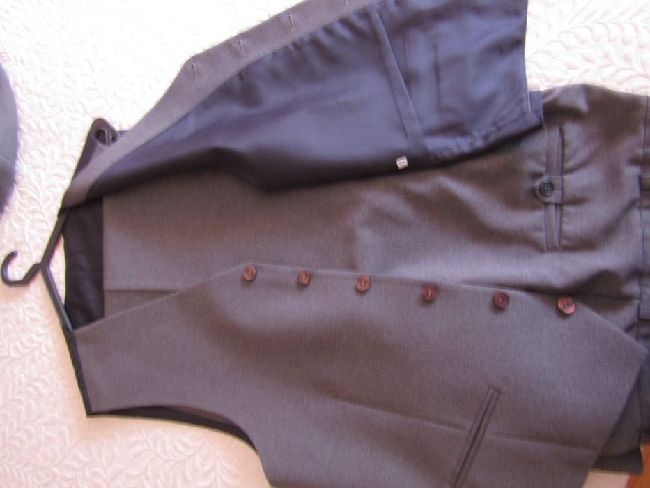 Fato de homem cor cinza claro T.52 calça+colete+ casaco.