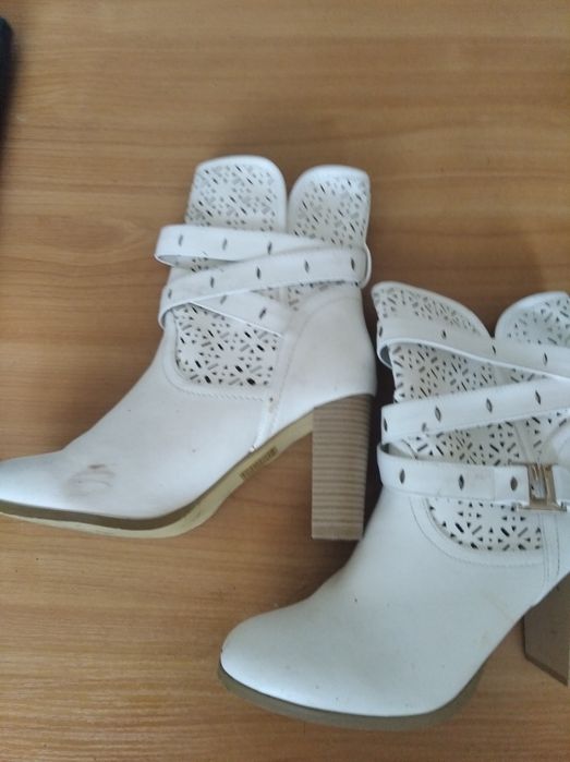 Осіннє взуття шкіряне