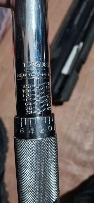 Динамометрический ключ Intertool 1/2 28-210