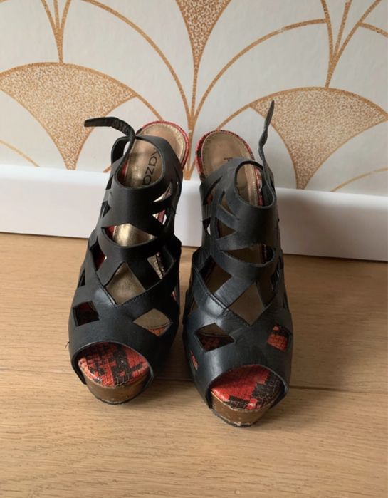 Wysokie sandały Kazar