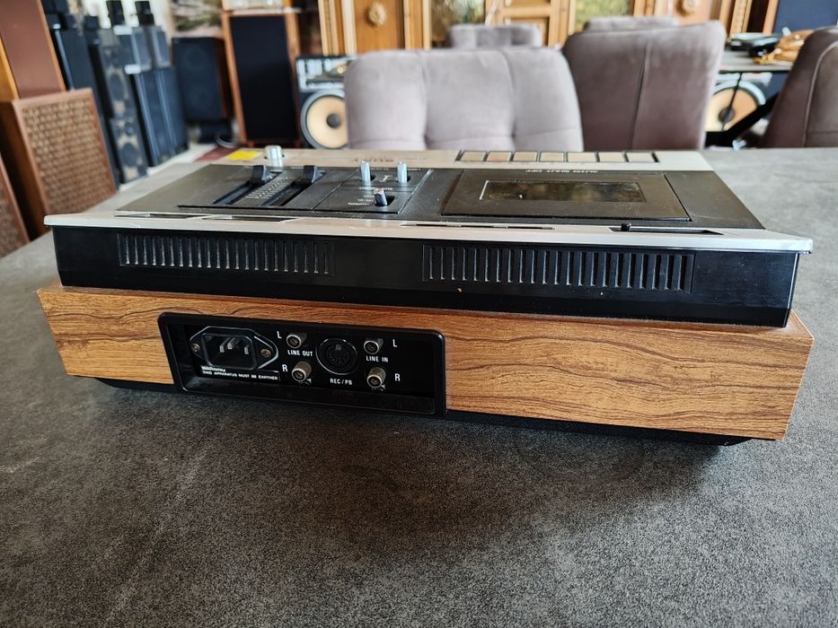 Magnetofon kasetowy Sony TC-117 stan bardzo dobry
Stereo Cassette Deck