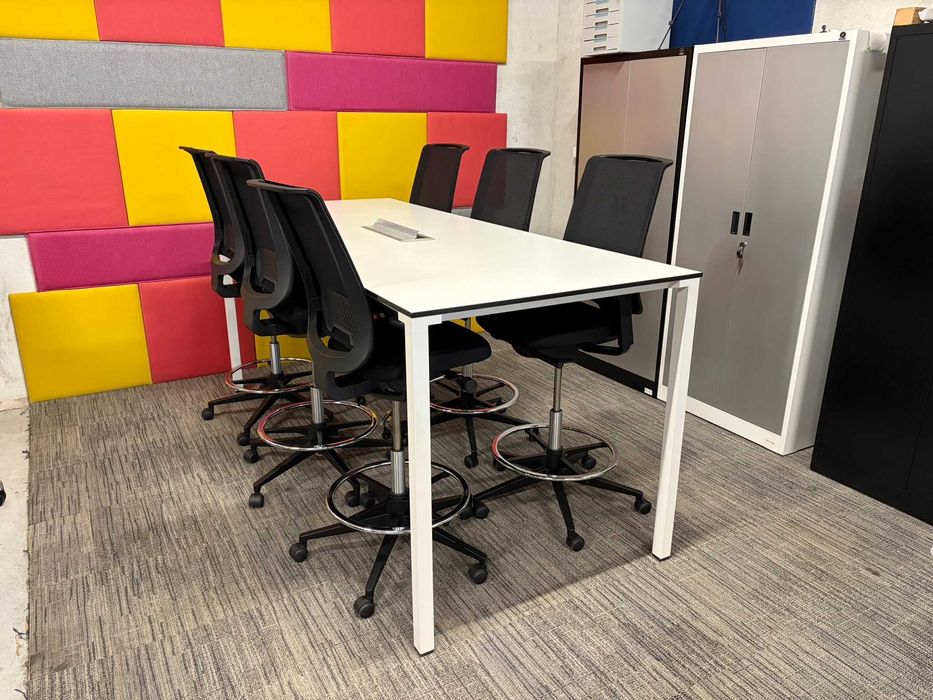 Stół konferencyjny  240x100 Steelcase wysoki h103 z mediaportem