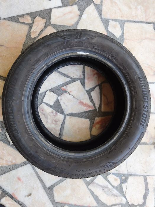 Pneu brigdestone