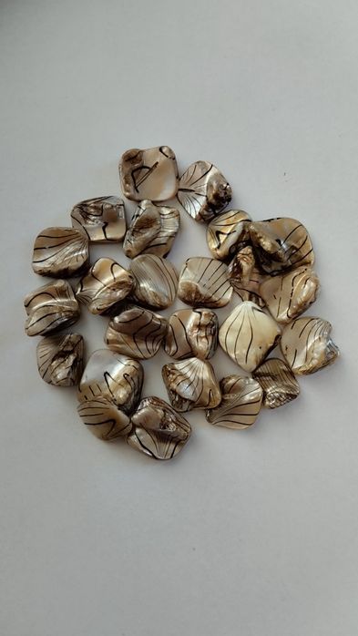 Бусины оригинальной формы перламутр