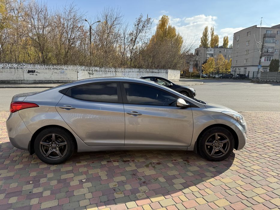 Hyundai Elantra 2012