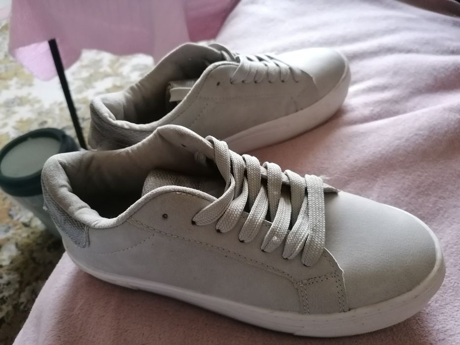 Кроссовки женские весна /осень 37р.