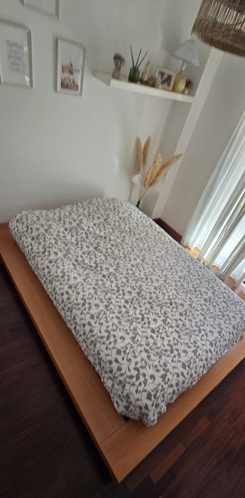 Cama de casal com estrado