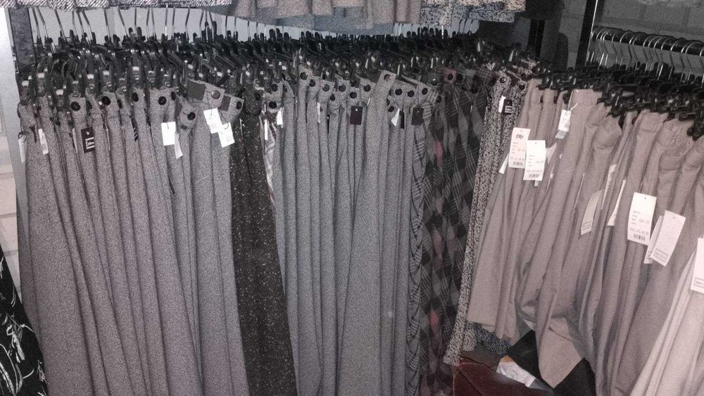 Продається товар -жіночі класичні спідниці