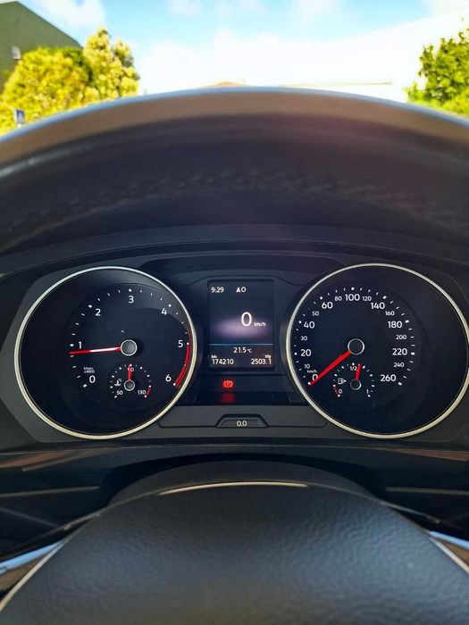 Volkswagen Tiguan Confortline 1.6 TDI 115 cv – 2017 *Possibilidade de financiamento.