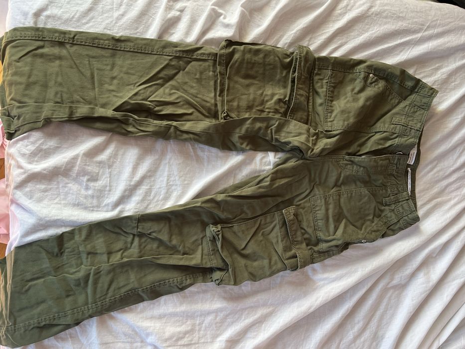Штани хакі Bershka Medium rise cargo straight XS