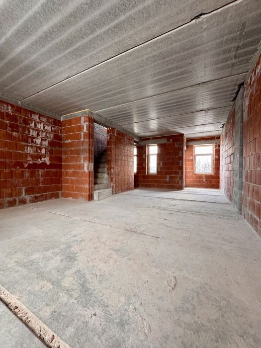 Таунхаус з закритою територією