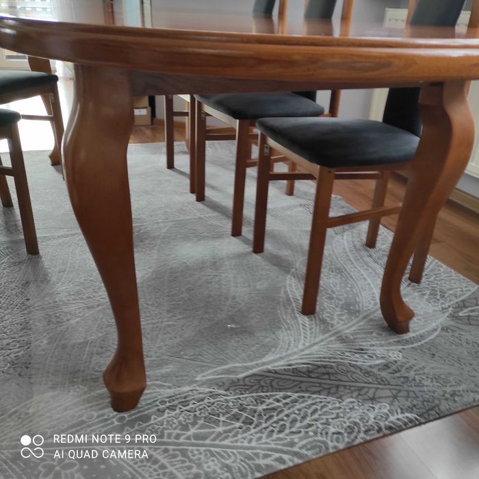 Stół plus 8 krzesel