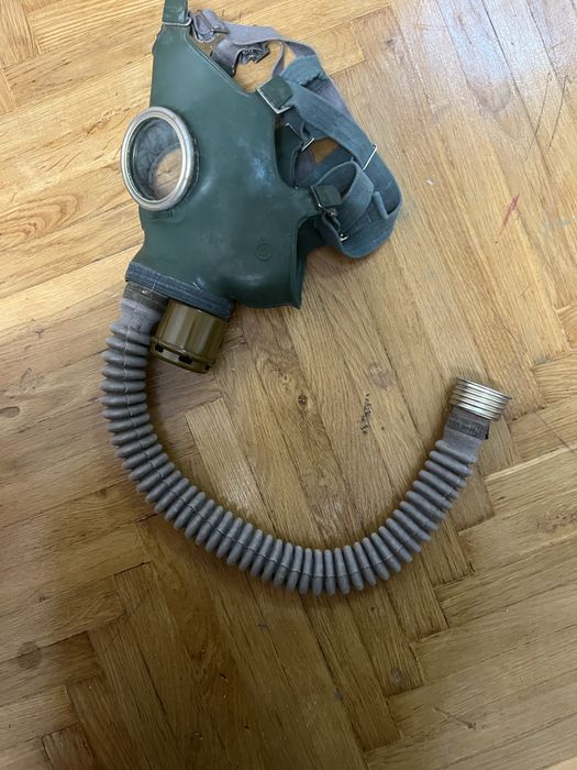 продам,обменяю два противогаза гп5 и гп4у