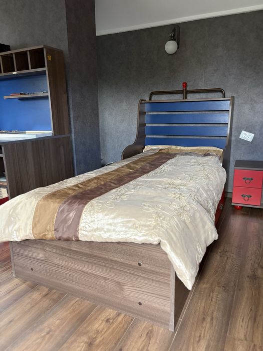 Дитячий меблевий комплект (ліжко + письмовий стіл + шафа + тумби)