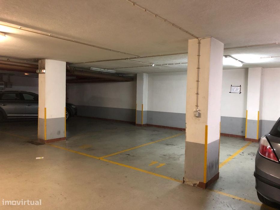 Lugar de Garagem para Arrendamento – Rua de São Bernardo, Lisboa