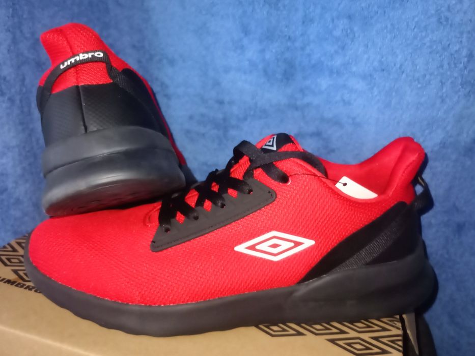 Nowe męskie buty sportowe Umbro Tasuki czerwone siateczka rozmiar 45