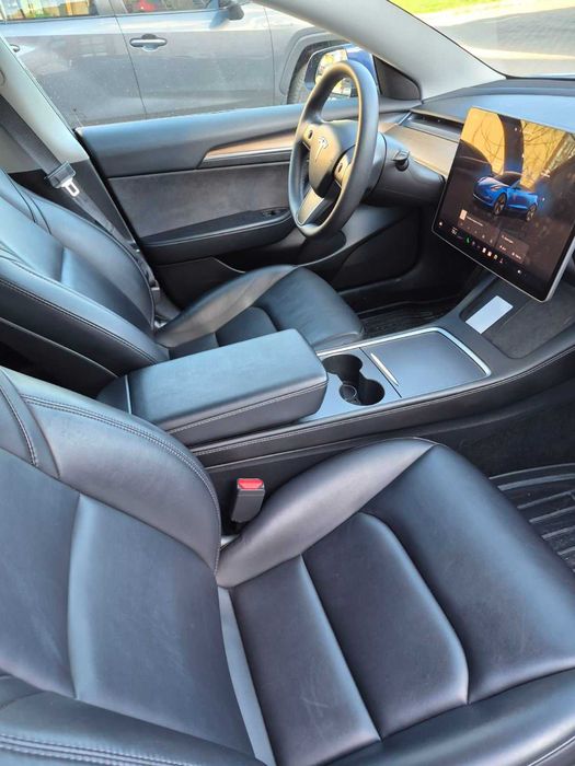 Продаю свою машину. TESLA Model 3