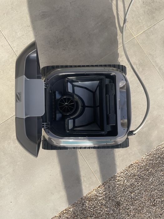 Robo para lavar piscina da marca zodiak