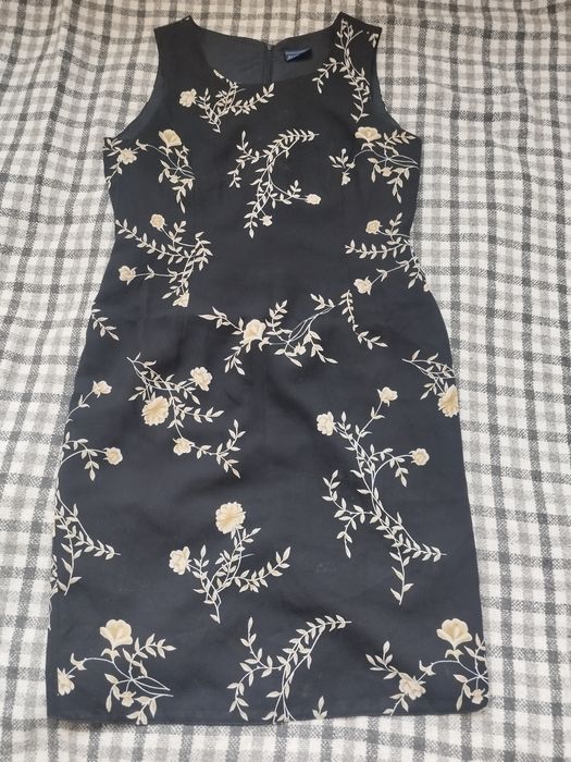 Сукні та спідниця