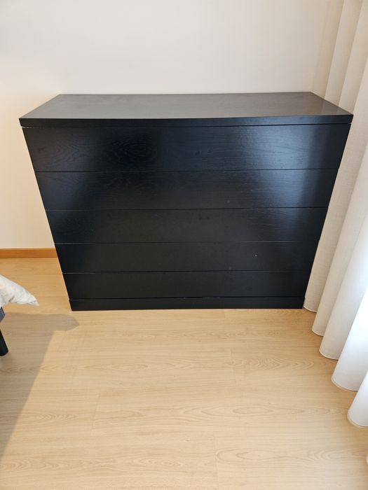 Cómoda com 5 gavetas