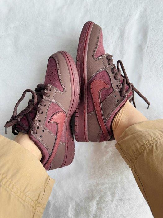 Nike Sb Dunk Low City Of Love Burgundy