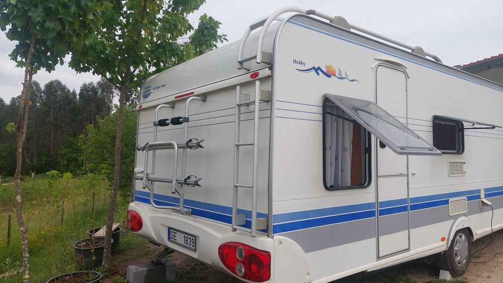 Caravana Hobby 560 com documentos