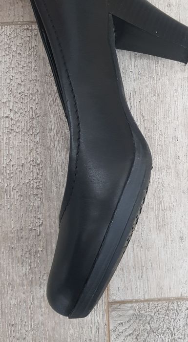Pantofle na obcasie Deichmann
