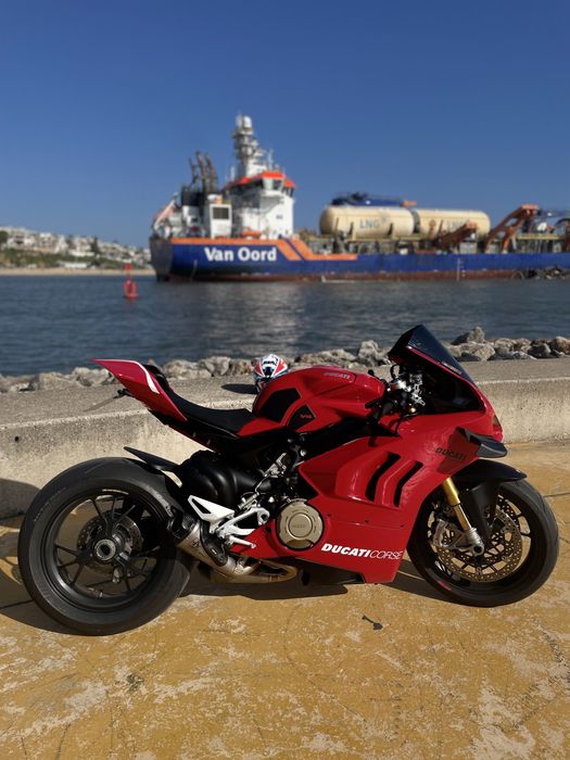 ducati panigale v4s