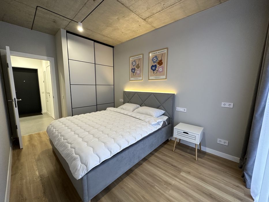 Подобово Авалон, ближній центр