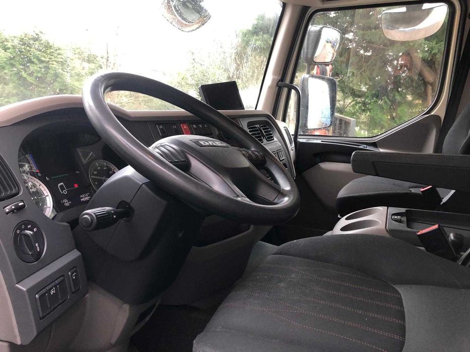 Daf LF 260 Furgão com plataforma elevatória
