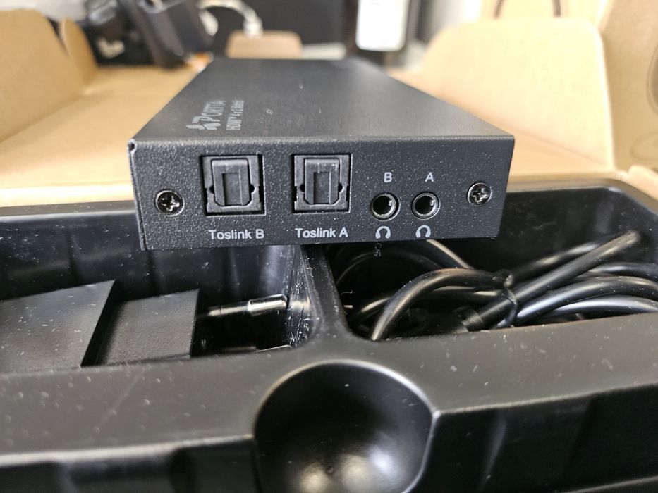 Przełącznik matrycowy Portta 4K 60Hz HDMI Matrix 4x2 PORTTA
