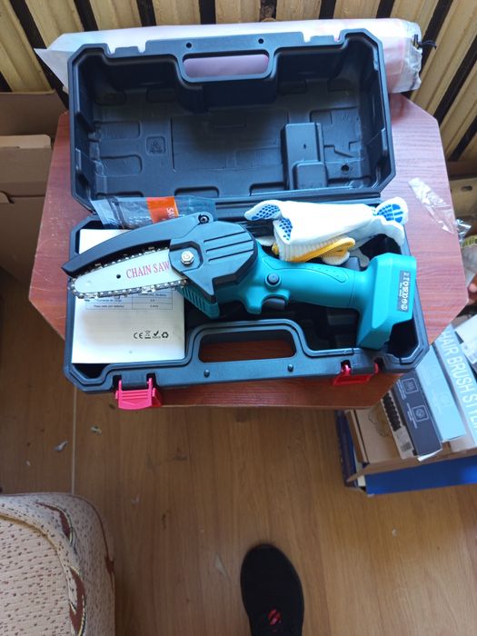 Mini piła łańcuchowa