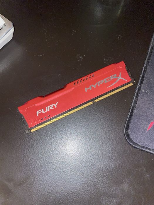 ram ddr3 [fury] 4gb  czerwona z radiatorem