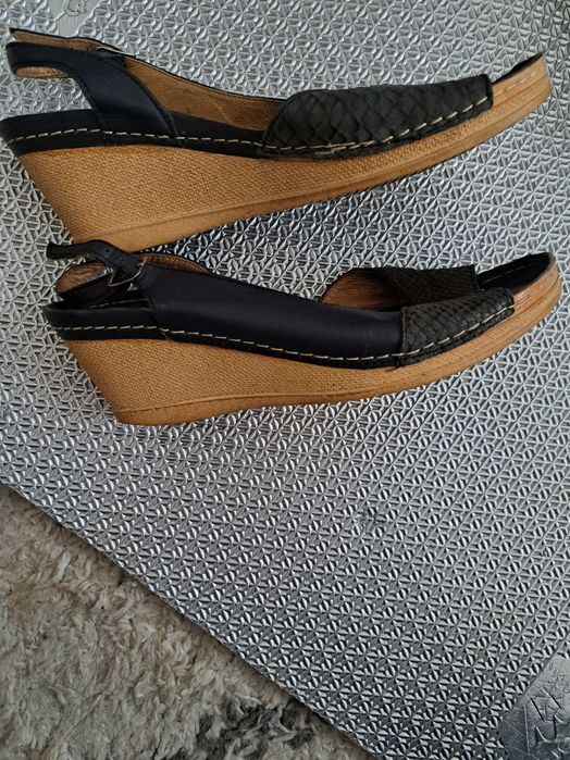 Sandaly na koturnie Lasocki  39