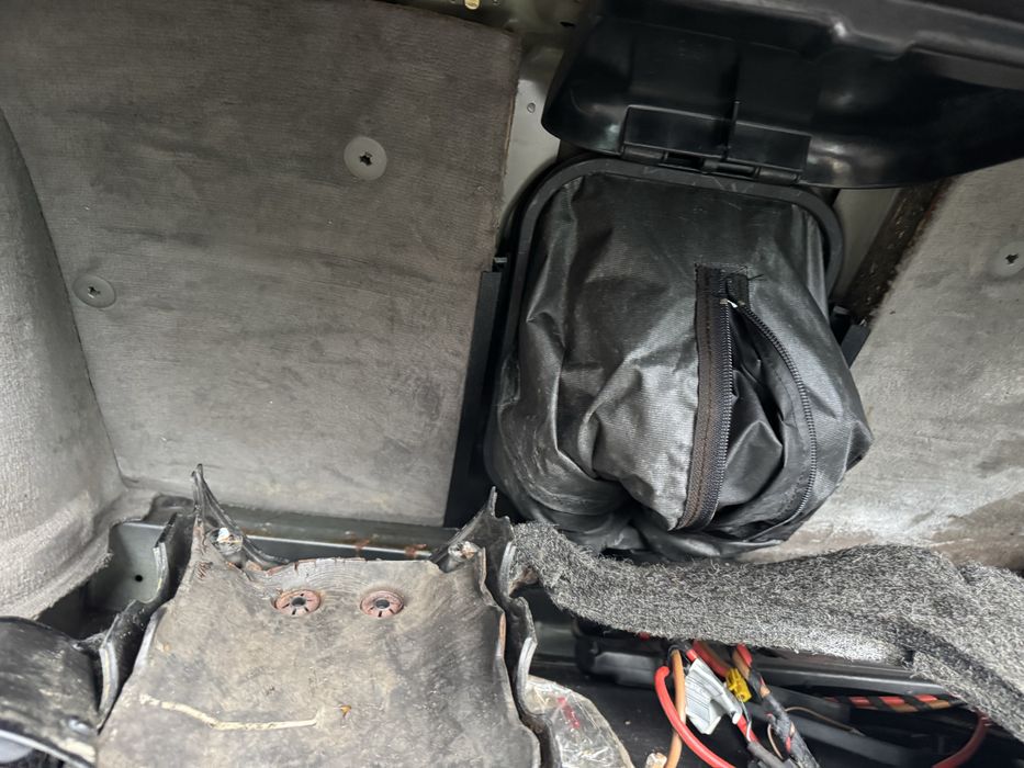 Welurowy bagażnik BMW E32 rarytas