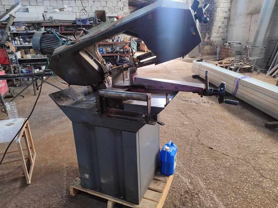 Máquina de corte de ferro usada mas em excelente estado.