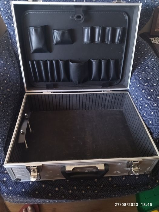 Mala de ferramenta em aluminio como nova para venda