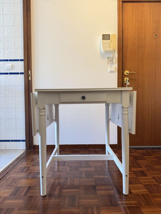 Mesa de Cozinha Extensível Branca com Gaveta | 65-123 cm