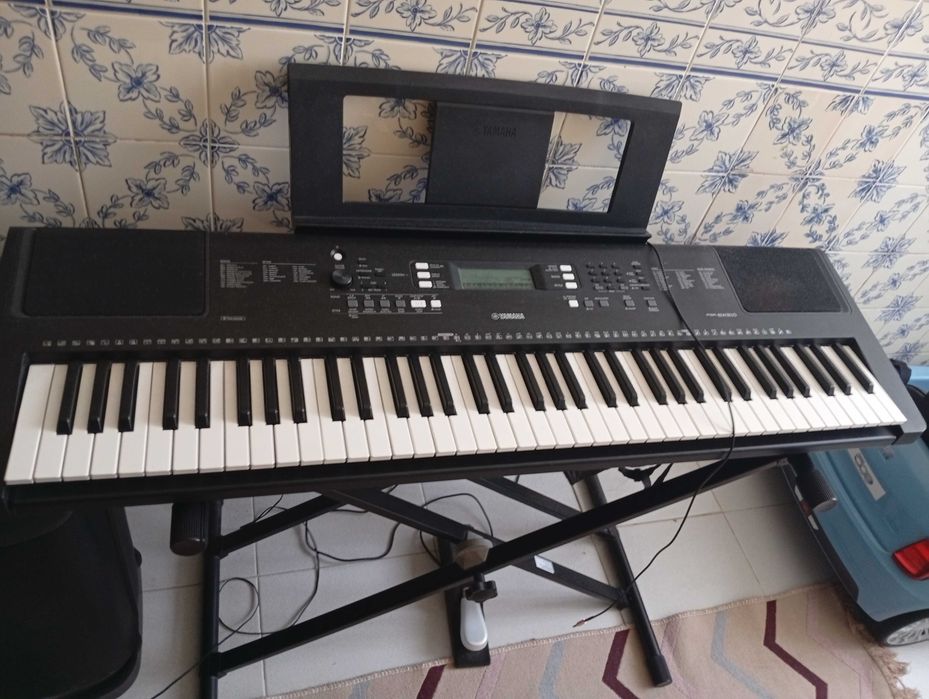 Teclado Yamaha 320