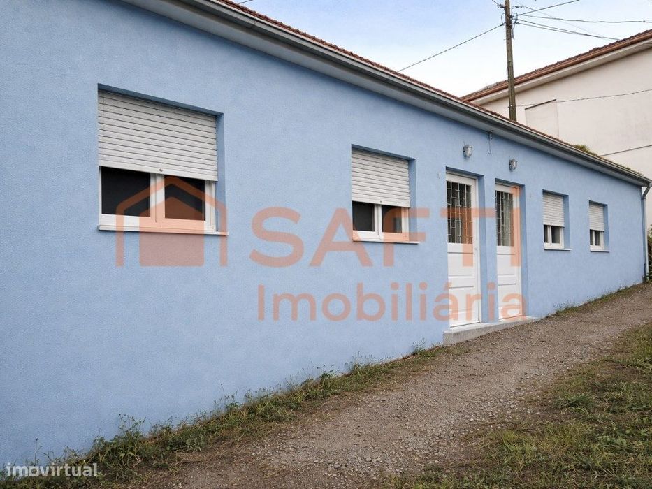 Moradia Térrea com 2 T1 de utilização Independente, para reabilitar...