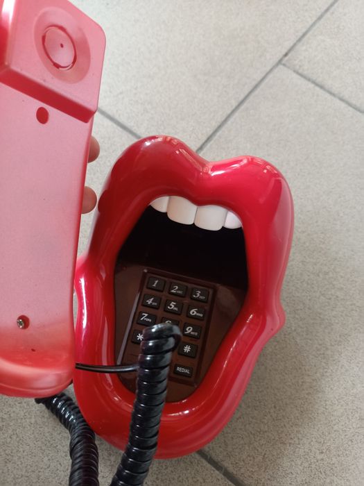 Retro telefon w stylu pop-art Telefon