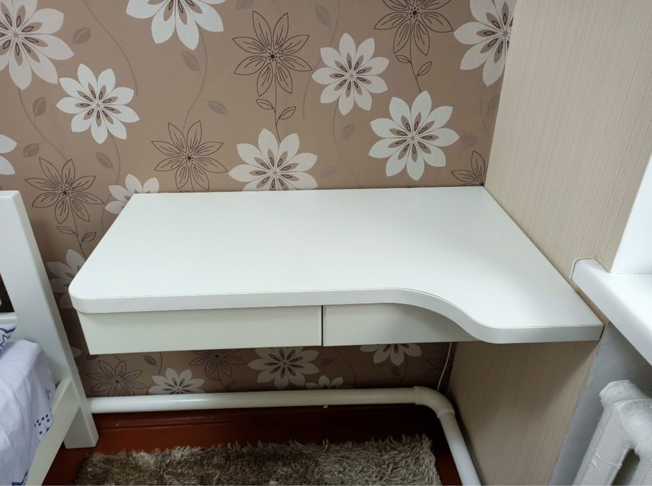 Навесной столик