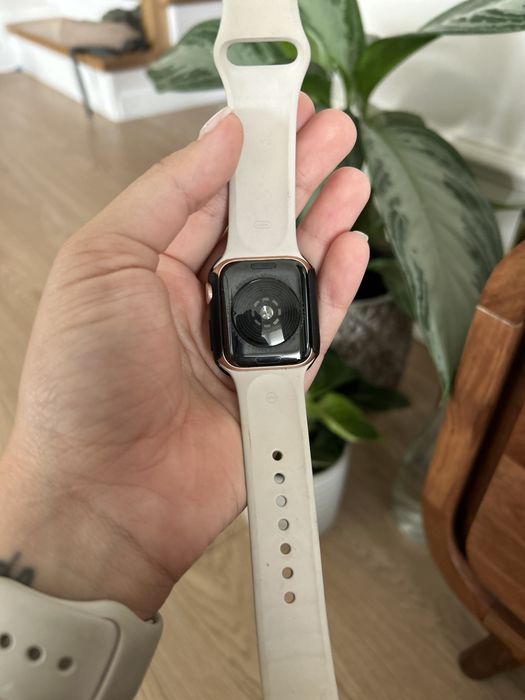 Iwatch se 40 mm, uszkodzona szybka