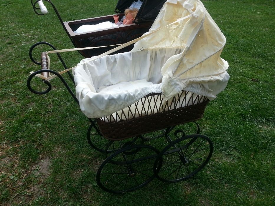 stary wózek dla lalek
