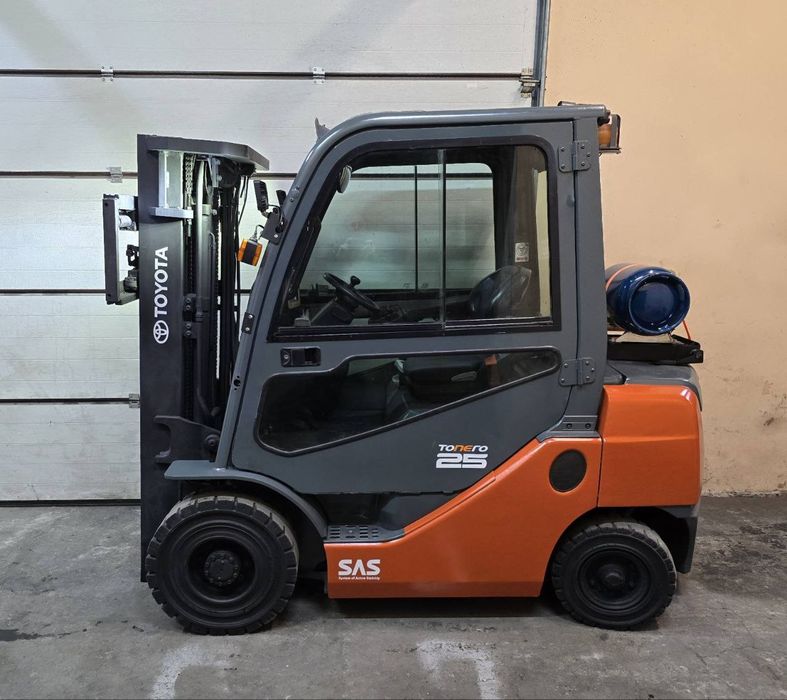 Навантажувач вилковий, газовий 2.5 тонни,
Toyota 02-8FGF25