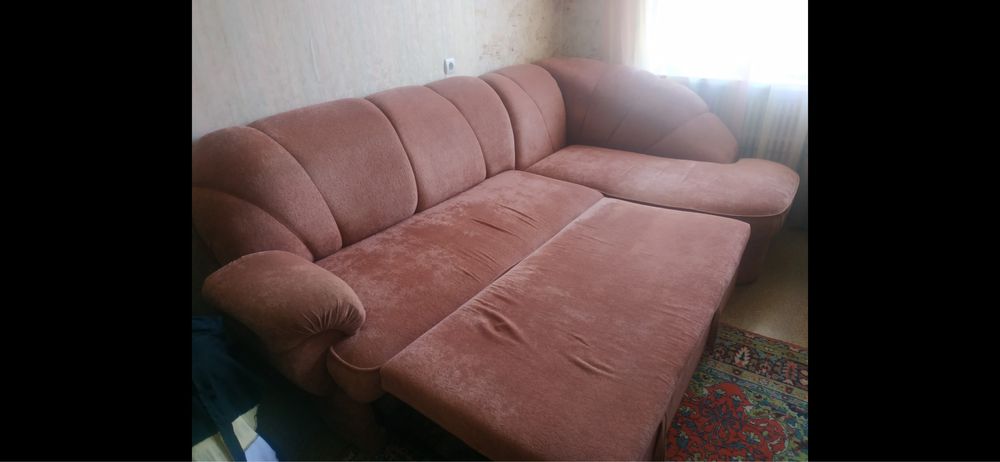 Диван угловий в задовільному стані