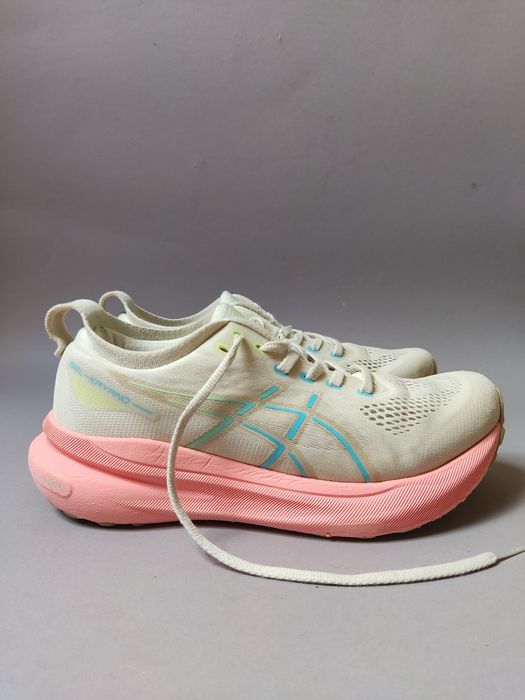 Жіночі сірі бігові кросівки ASICS Gel-Kayano 31