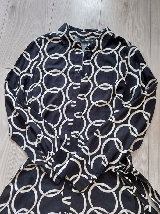 Elegancka sukienka koszulowa maxi midi w geometryczny wzór M
